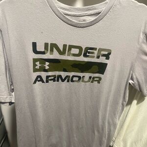 Men’s medium t shirt under armor